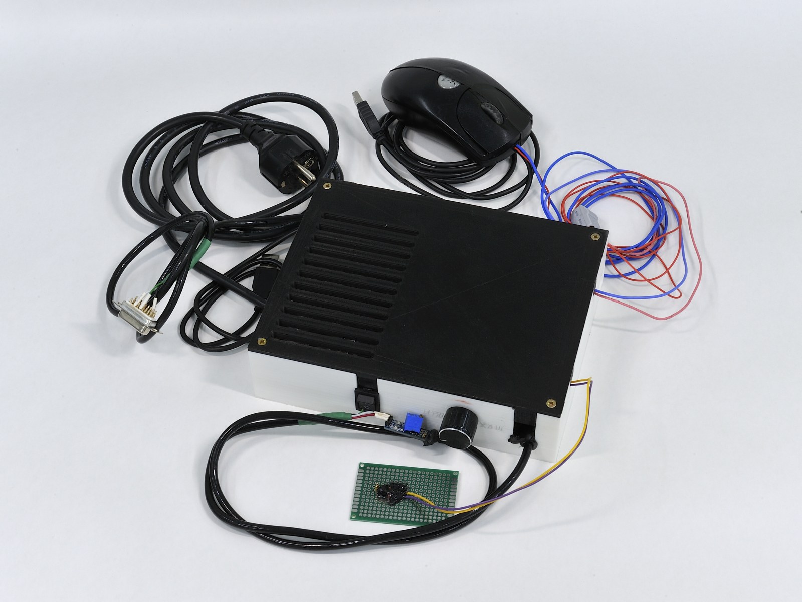 Electrotactile stimulator for scientific experiments, generating short current pulses with relaxation intervals