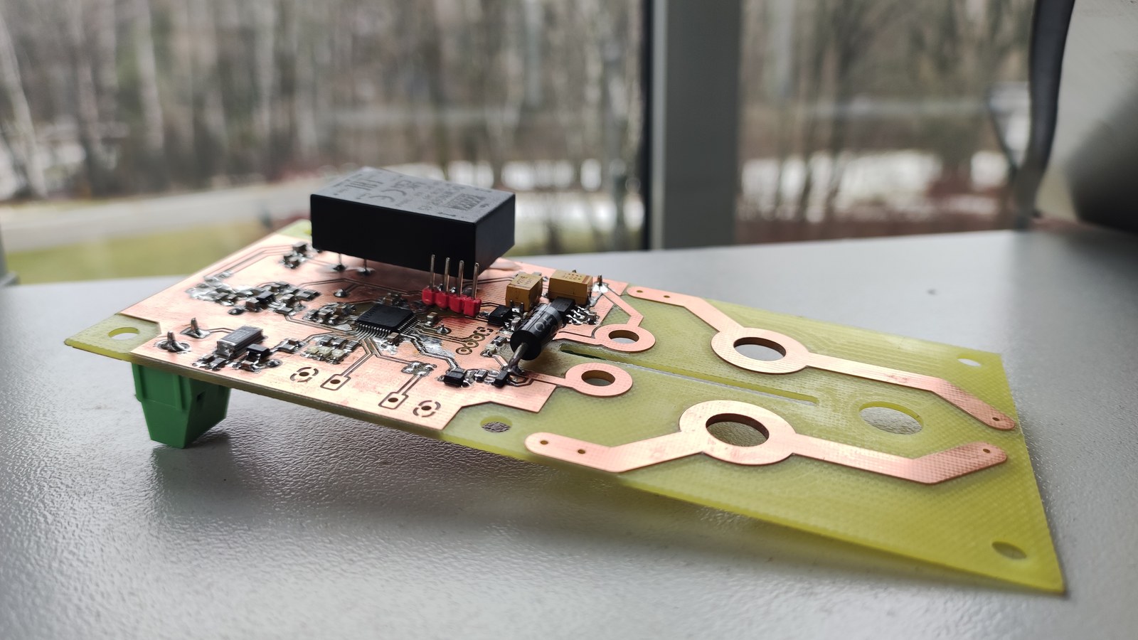Prototype of the flow-battery stack emergency shutdown board