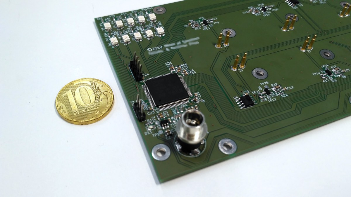 GPS tracker charging device with LED indication