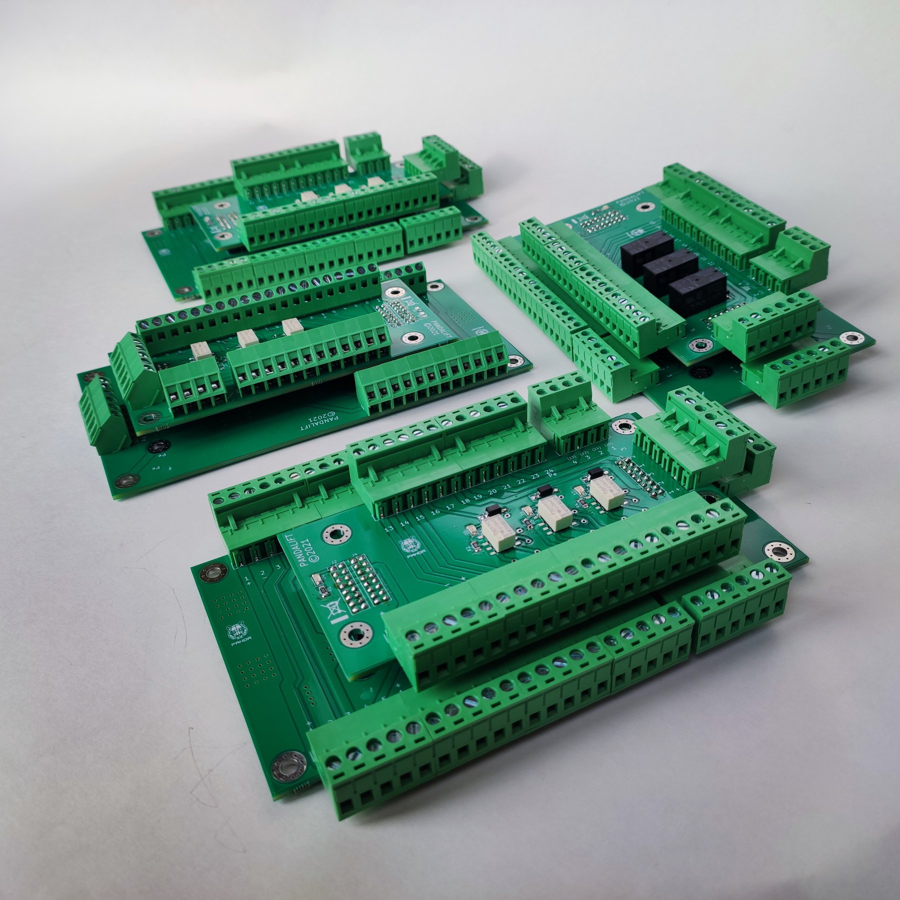 Switching board for an industrial platform