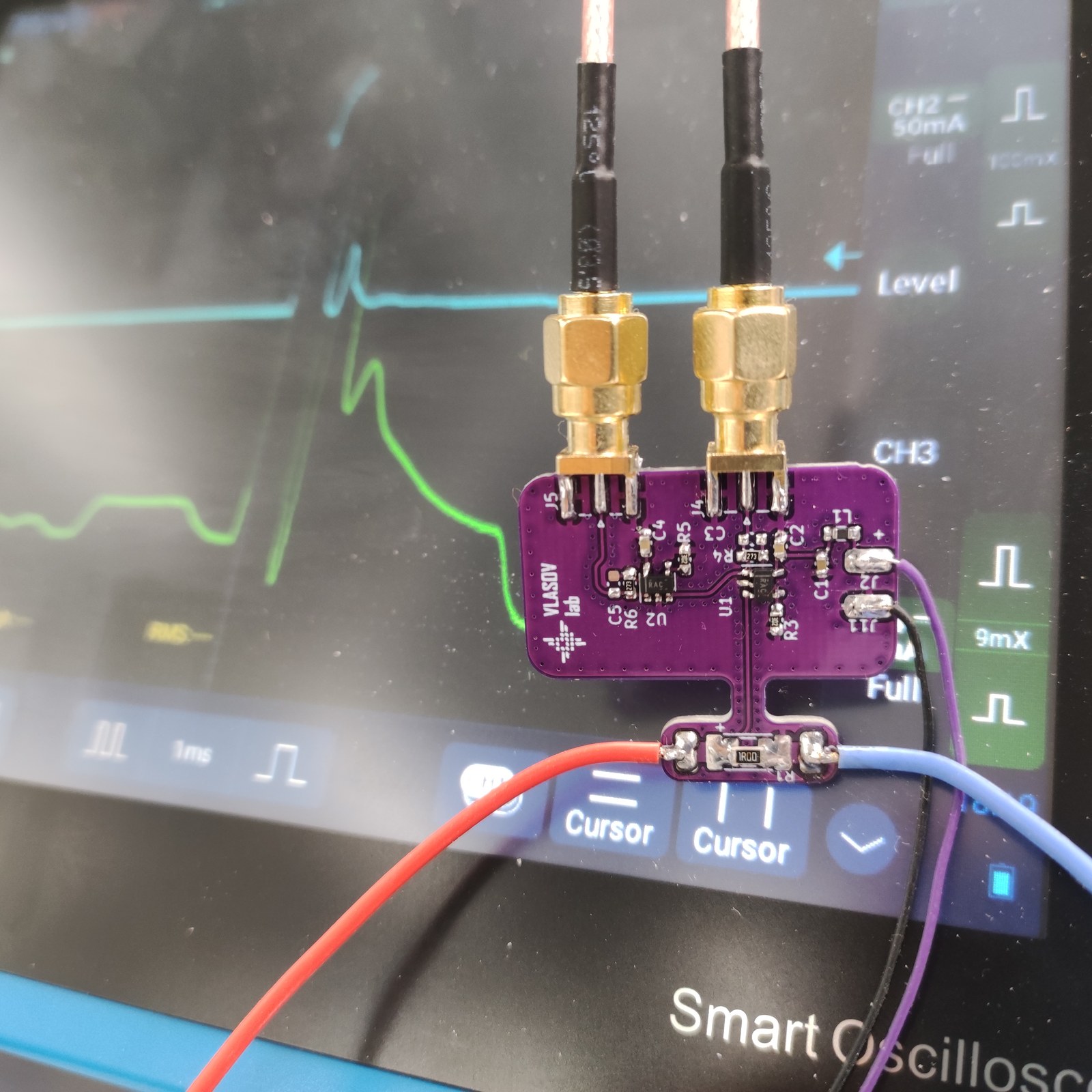 Low-current oscilloscope adapter measuring sensor currents
