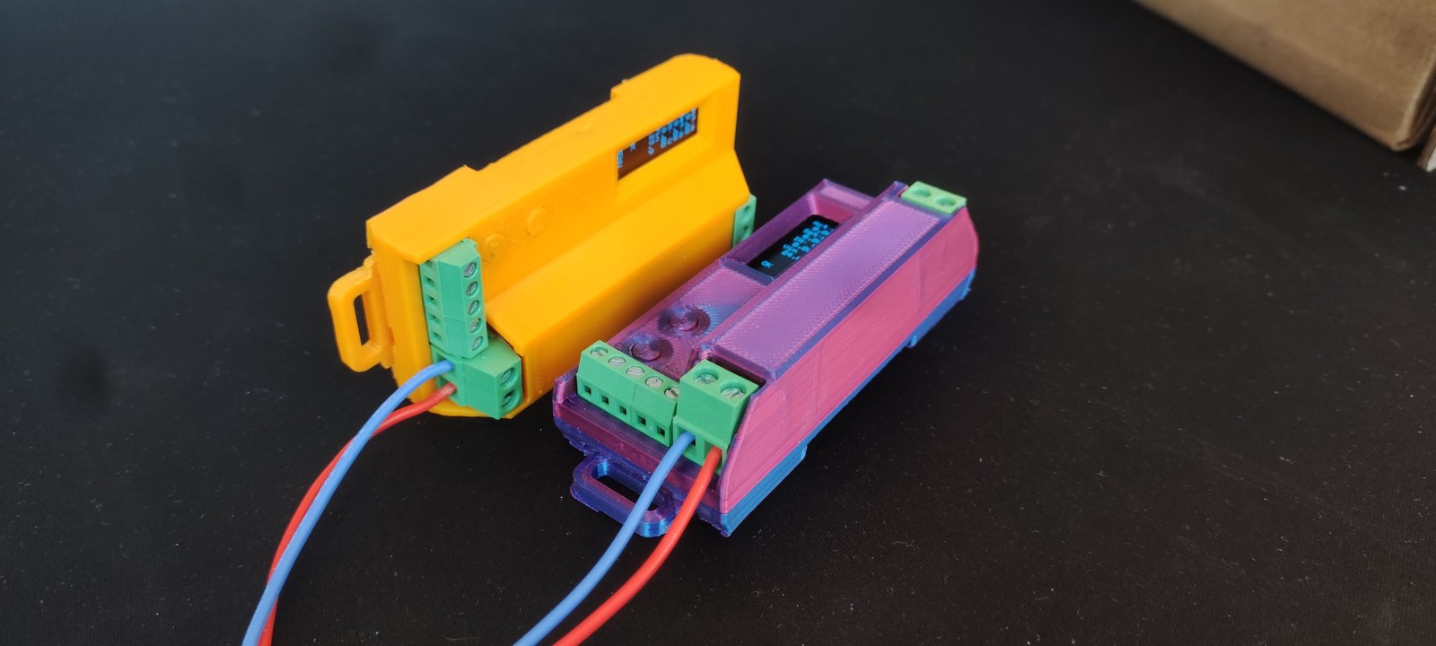 Proportional hydraulic valve drivers in enclosures, external view