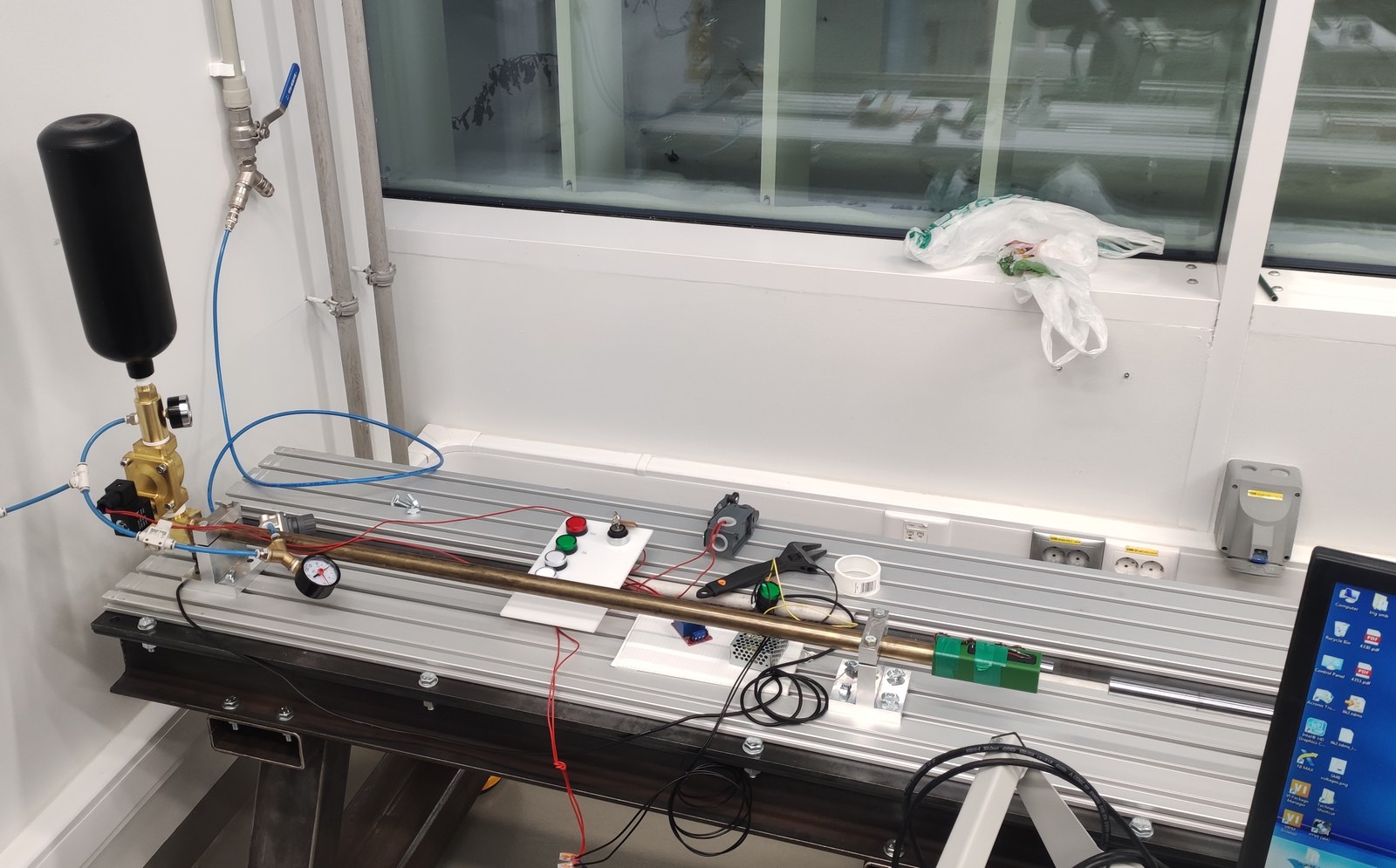 Strain-gauge bridge measurement boards with 500 kHz bandwidth in the customer's setup