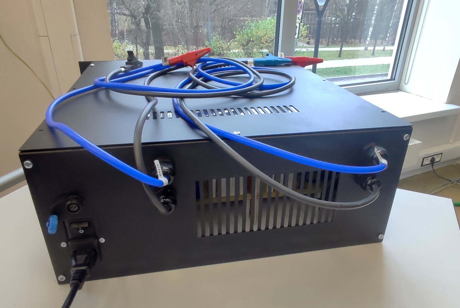 Two-channel high-voltage signal source, rear view